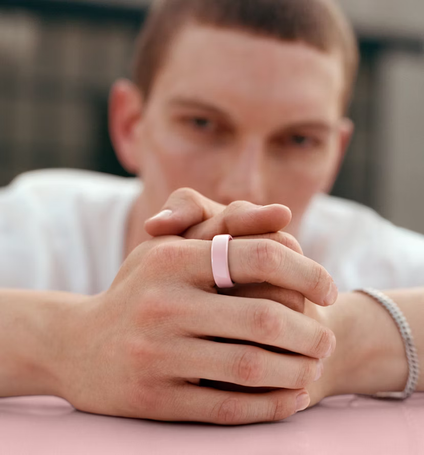 Oura Ring 4 in Ceramic Petal finish, product image