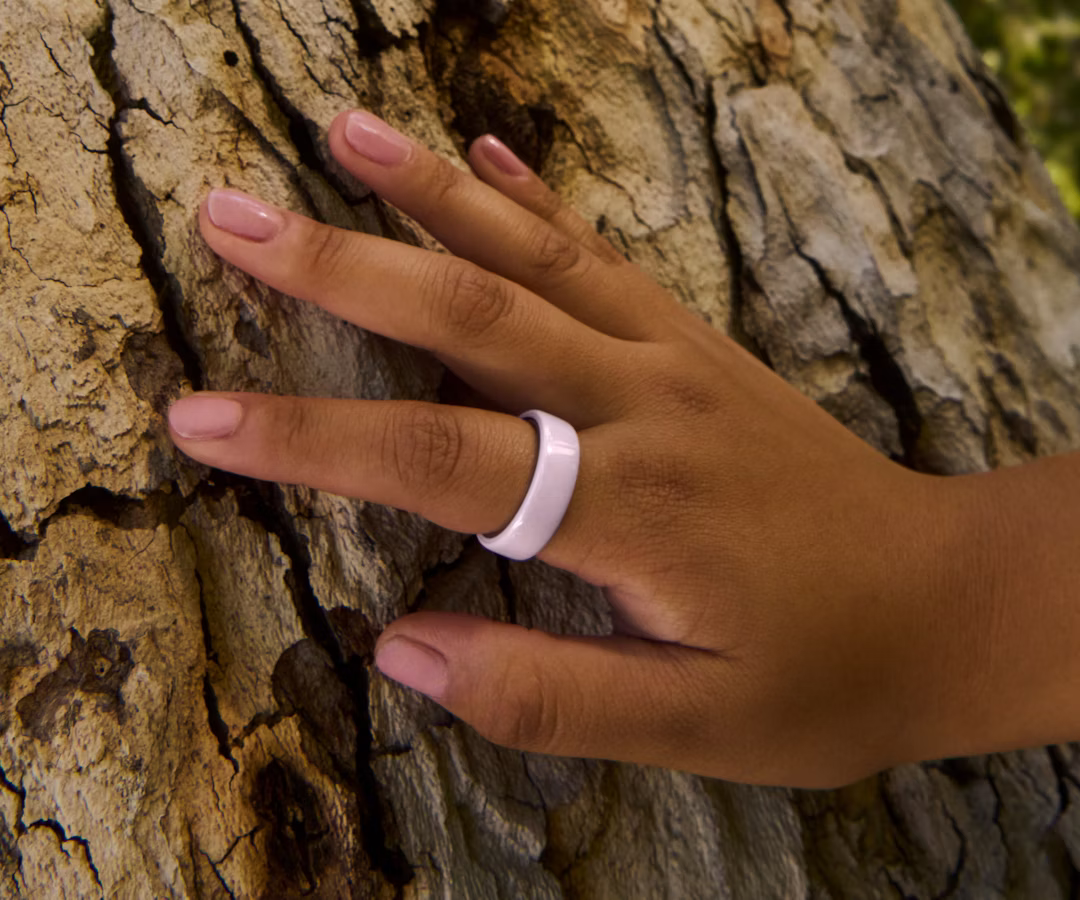 Close up of a person's hand with a Petal Oura Ring 4 Ceramic on their finger